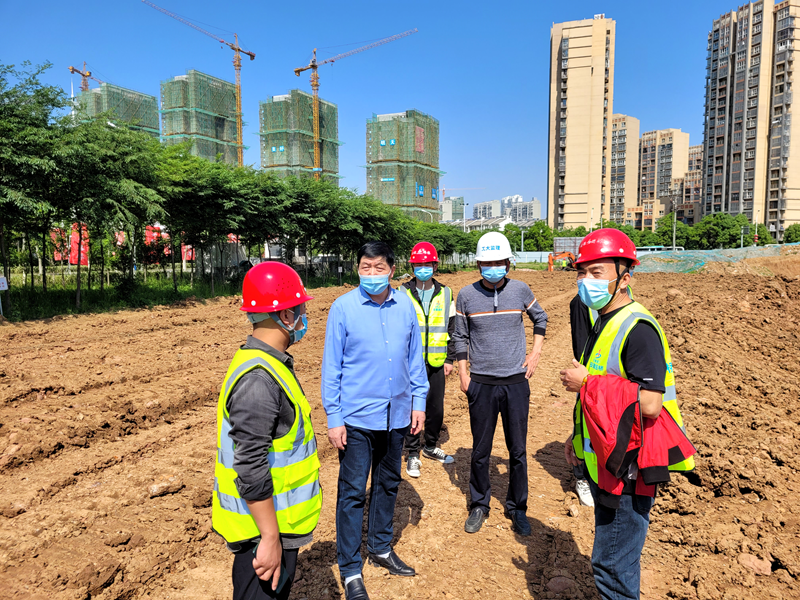 六安市重點(diǎn)工程建設(shè)管理處黨組書(shū)記、主任陳斌到長(zhǎng)安路南延項(xiàng)目調(diào)研復(fù)工復(fù)產(chǎn)工作