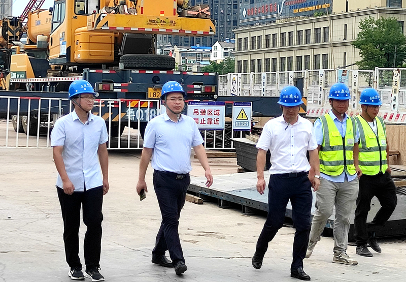 公司黨委書(shū)記、董事長(zhǎng)錢申春到軌道3號(hào)線南延2標(biāo)項(xiàng)目檢查指導(dǎo)